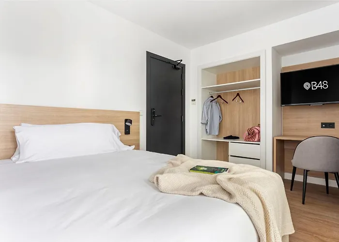 Aparthotel B48 Feria 4*