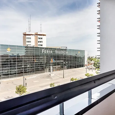 B48 Feria Apartahotel 4*