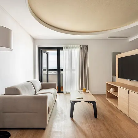 Apartahotel B48 Feria