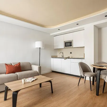 Apartahotel B48 Feria