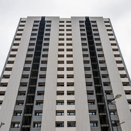 B48 Feria Apartahotel