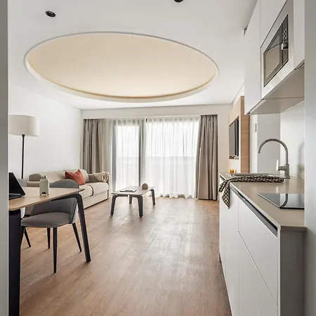 Apartahotel B48 Feria