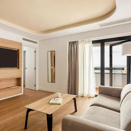 B48 Feria Apartahotel 4*