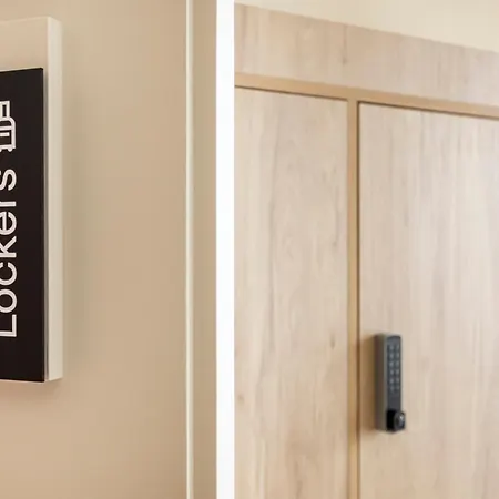 B48 Feria Apartahotel 4*