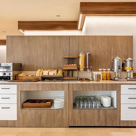 Apartahotel B48 Feria 4*