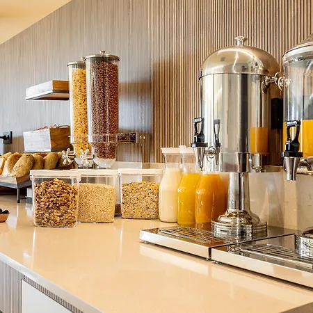 B48 Feria Apartahotel 4*