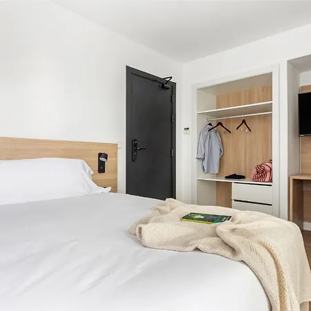 Apartahotel B48 Feria 4*