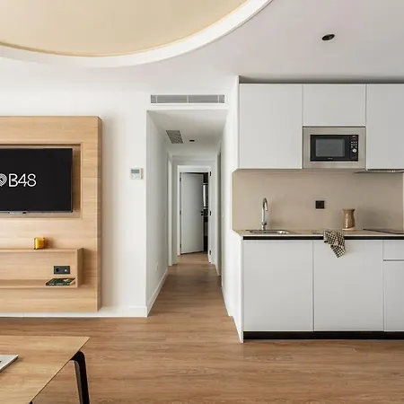 B48 Feria Apartahotel 4*