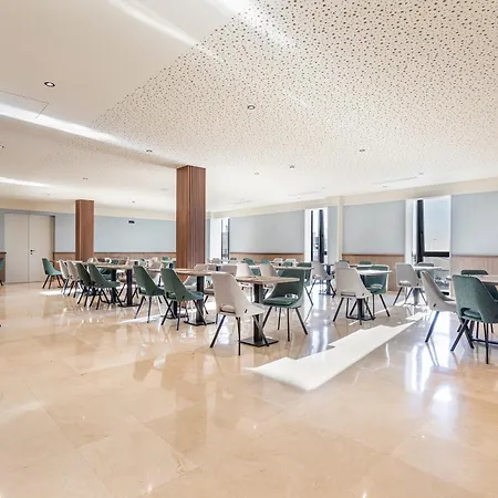 B48 Feria Apartahotel