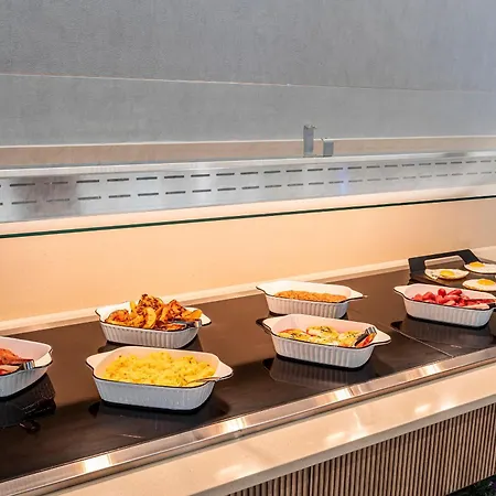 B48 Feria Apartahotel 4*