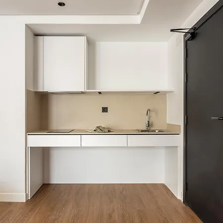 Apartahotel B48 Feria 4*